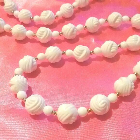 Two Long Vintage White and Gold Plastic Beaded Necklaces - Picture 7 of 7
